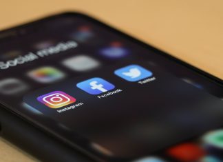 Apakah Ponsel Telah Menjadi Berhalamu?