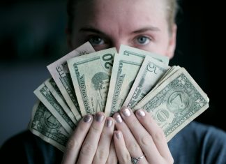 Mau jadi Kaya, Benarkah Main Saham Solusinya?