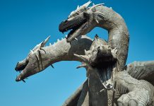 Patung Binatang Buas yang Menyerupai Nubuatan Akhir Zaman Akhirnya Diturunkan!