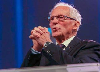 Brother Andrew, Penyelundup Alkitab ke Negara Komunis, Meninggal di Usia 94 Tahun